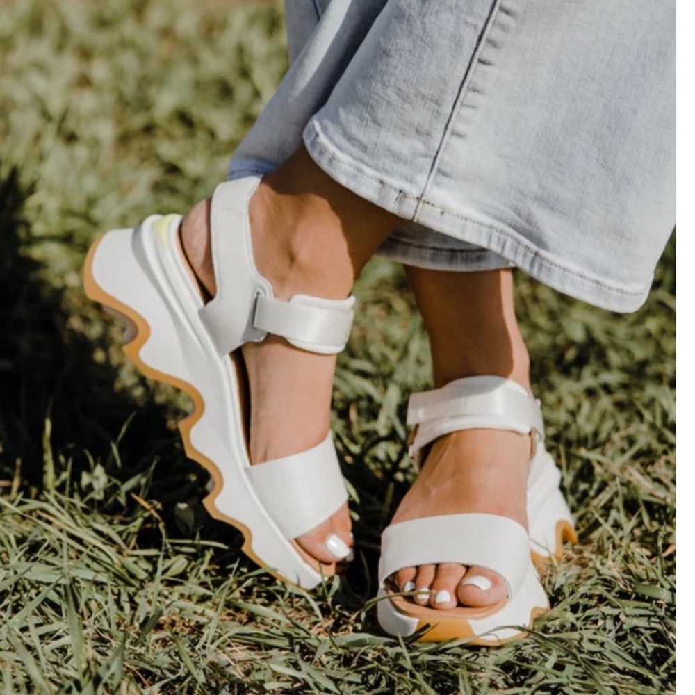 Sorel Kinetic Sandal in Sea Salt Gum - 10